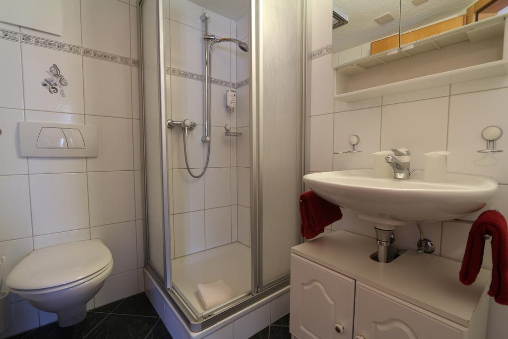 Hotel Alpina Grächen Rom bilde
